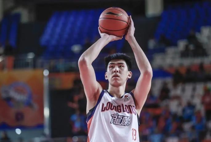 乐鱼体育-男篮备战热身赛，郭士强短训营19选12，徐昕或国家队首发